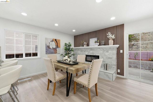 2090 Hillside Dr, San Leandro, CA 94577