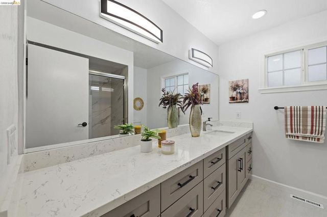 2090 Hillside Dr, San Leandro, CA 94577