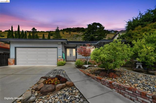 2090 Hillside Dr, San Leandro, CA 94577