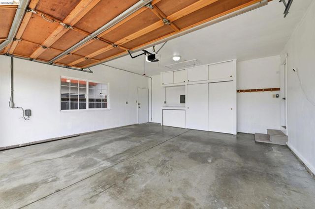 2090 Hillside Dr, San Leandro, CA 94577