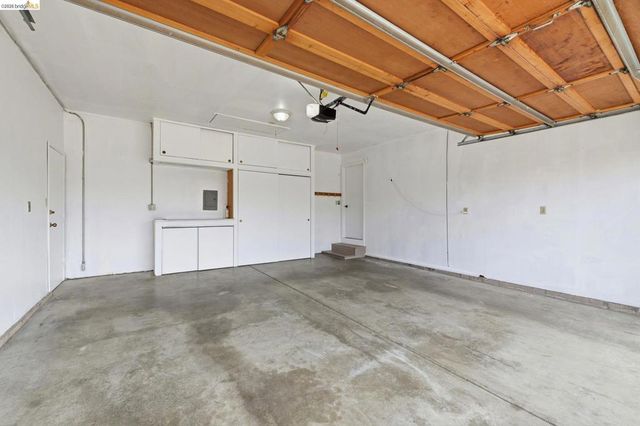 2090 Hillside Dr, San Leandro, CA 94577