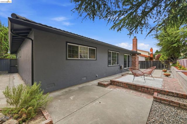 2090 Hillside Dr, San Leandro, CA 94577