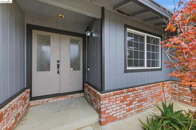 2090 Hillside Dr, San Leandro, CA 94577