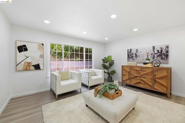 2090 Hillside Dr, San Leandro, CA 94577