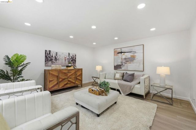 2090 Hillside Dr, San Leandro, CA 94577