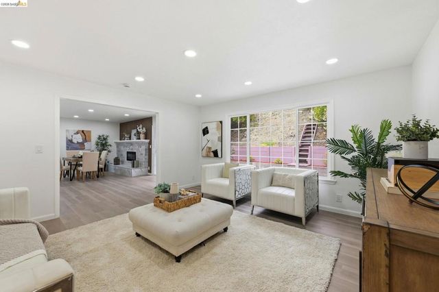 2090 Hillside Dr, San Leandro, CA 94577