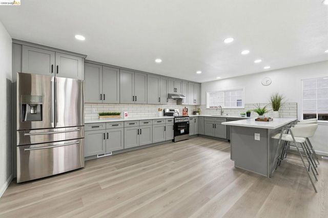 2090 Hillside Dr, San Leandro, CA 94577