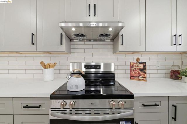 2090 Hillside Dr, San Leandro, CA 94577