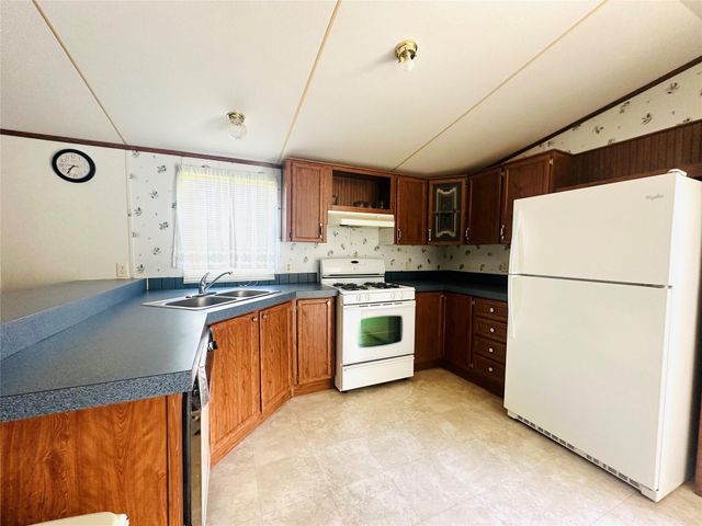 9012 Spruce Street, Hitchcock, TX 77563