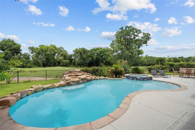 3111 E Cedar Hollow Drive, Pearland, TX 77584