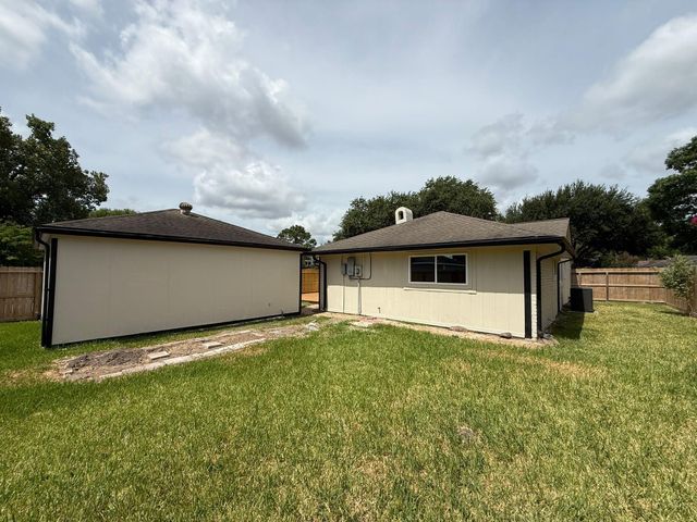 2227 Cherry Bend Dr, Houston, TX 77077