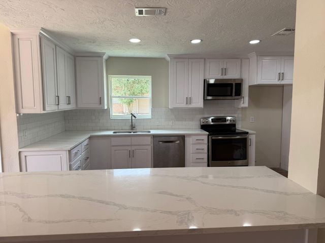 2227 Cherry Bend Dr, Houston, TX 77077