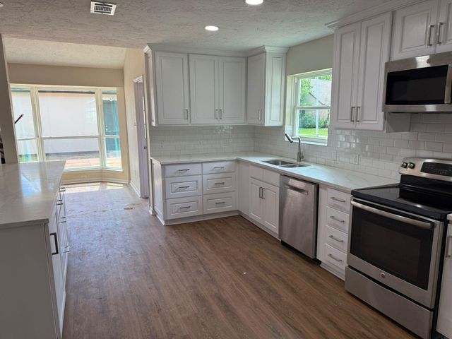 2227 Cherry Bend Dr, Houston, TX 77077