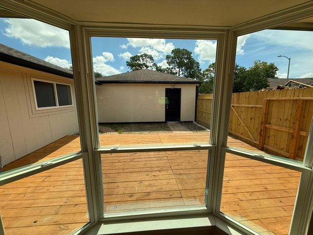 2227 Cherry Bend Dr, Houston, TX 77077