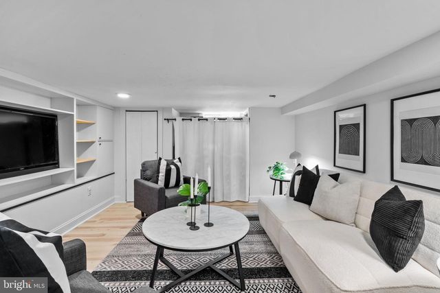 729 TASKER ST, Philadelphia, PA 19148