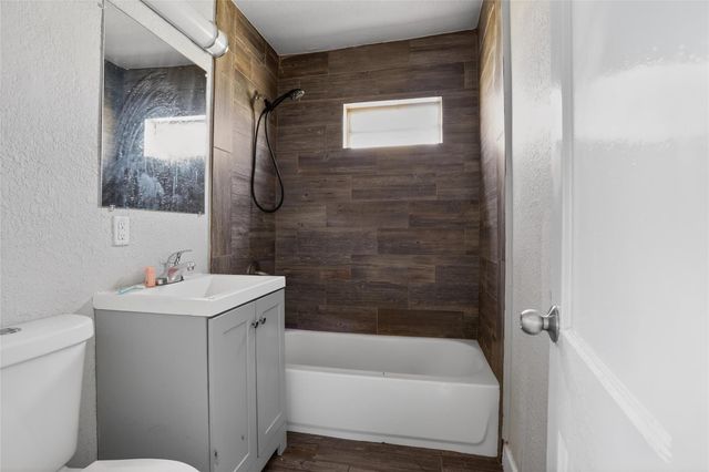 1711 W 5th Street, Freeport, TX 77541