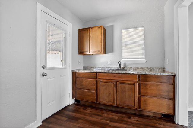 1711 W 5th Street, Freeport, TX 77541