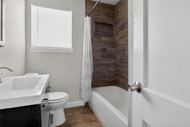 1711 W 5th Street, Freeport, TX 77541