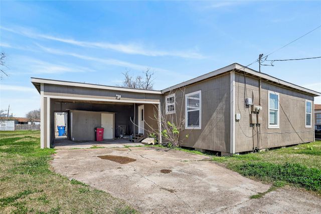 1711 W 5th Street, Freeport, TX 77541