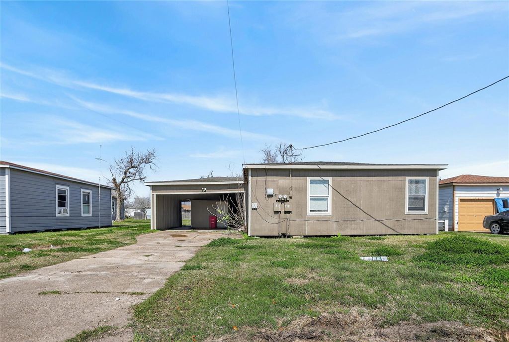 1711 W 5th Street, Freeport, TX 77541