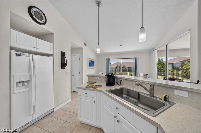 2613 SW 27th ST, Cape Coral, FL 33914