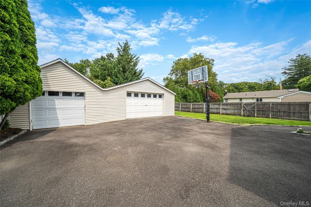 67 Boulevard Avenue, Greenlawn, NY 11740