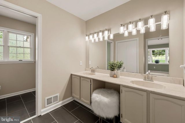 1750 OVERLOOK DR, Silver Spring, MD 20903