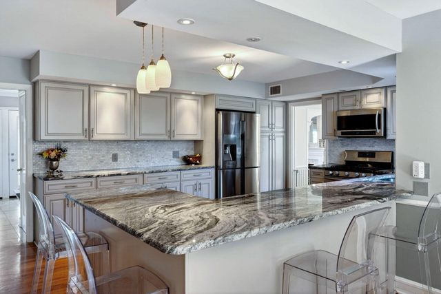 2433 Brookwood Road, Columbus, OH 43209