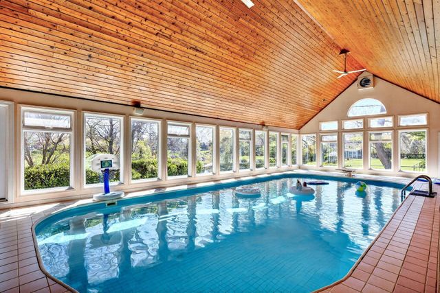 2433 Brookwood Road, Columbus, OH 43209
