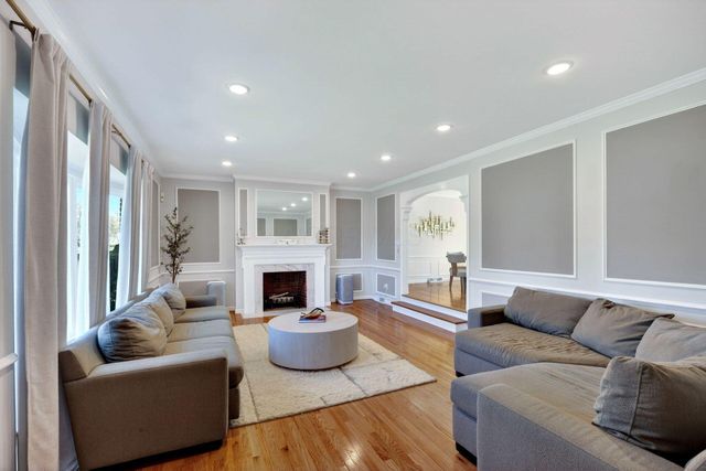 2433 Brookwood Road, Columbus, OH 43209