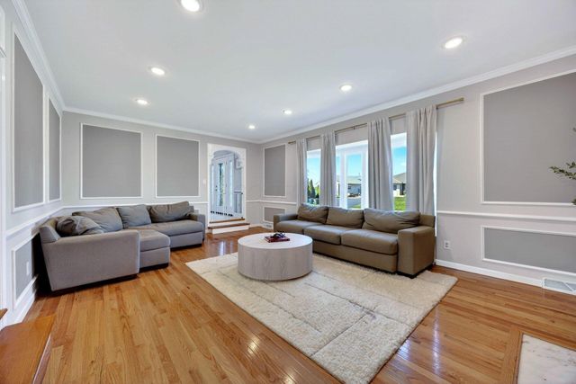 2433 Brookwood Road, Columbus, OH 43209