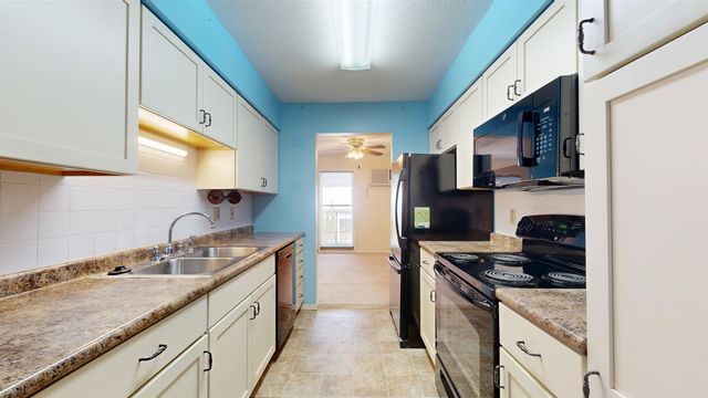 100 Kennedy Dr Apt 74, South Burlington, VT 05403