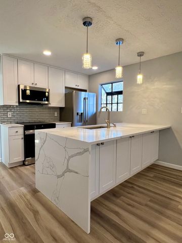 8054 Harvest Lane, Indianapolis, IN 46256