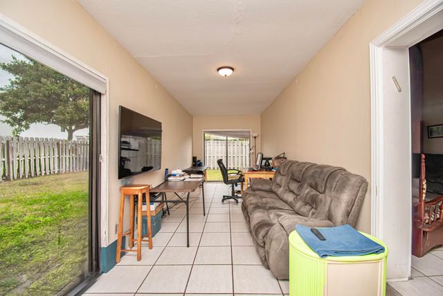 21566 Arbor Way, Boca Raton, FL 33433