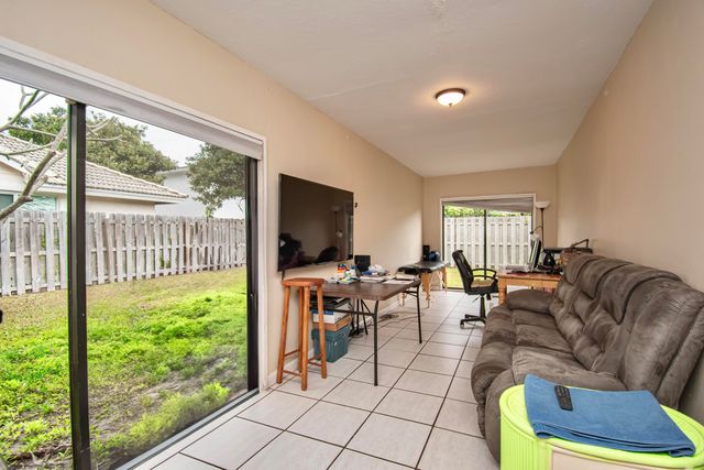 21566 Arbor Way, Boca Raton, FL 33433