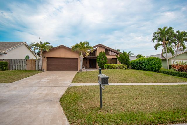 21566 Arbor Way, Boca Raton, FL 33433