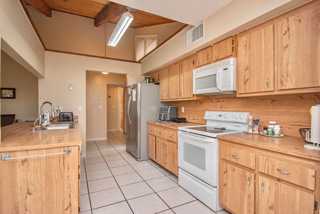 21566 Arbor Way, Boca Raton, FL 33433