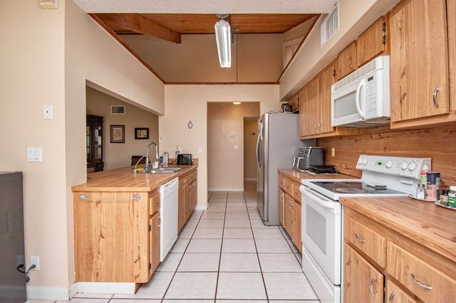 21566 Arbor Way, Boca Raton, FL 33433