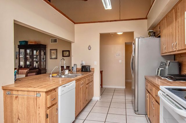 21566 Arbor Way, Boca Raton, FL 33433