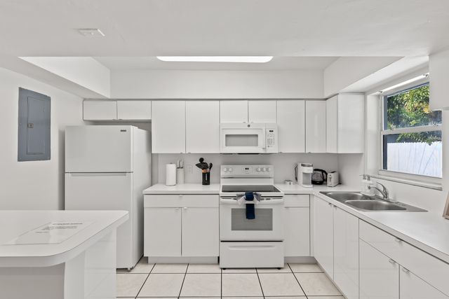 1761 NE 55th Street 2, Fort Lauderdale, FL 33334