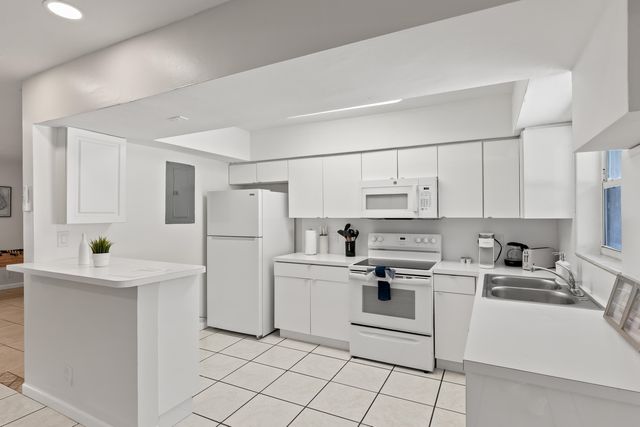 1761 NE 55th Street 2, Fort Lauderdale, FL 33334