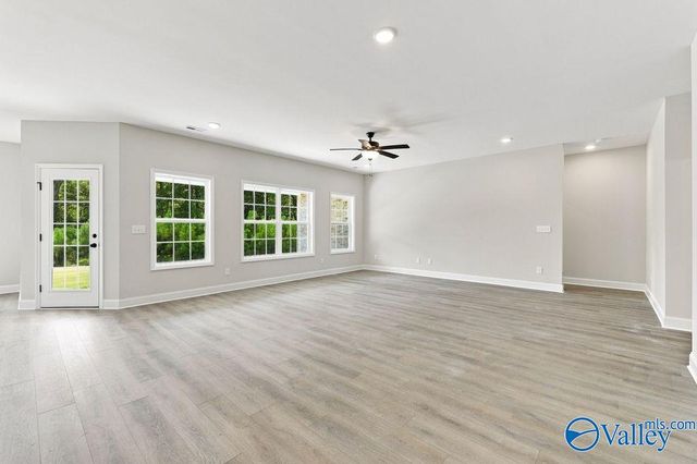 909 Ronnie Drive, Hartselle, AL 35640