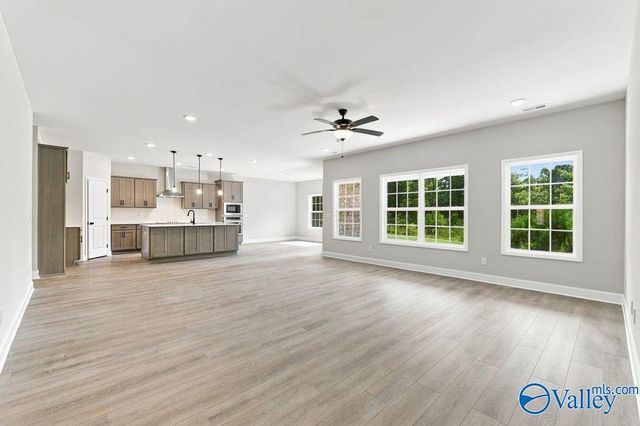909 Ronnie Drive, Hartselle, AL 35640