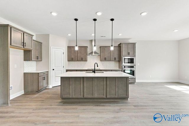 909 Ronnie Drive, Hartselle, AL 35640