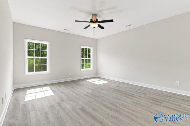 909 Ronnie Drive, Hartselle, AL 35640