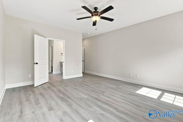 909 Ronnie Drive, Hartselle, AL 35640