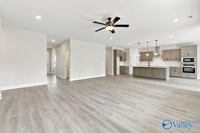 909 Ronnie Drive, Hartselle, AL 35640