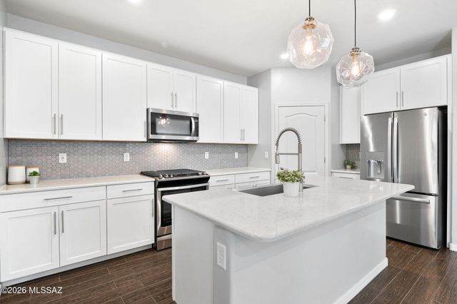 8670 N Genoa Court, Tucson, AZ 85742