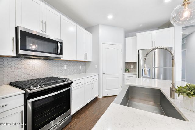 8670 N Genoa Court, Tucson, AZ 85742