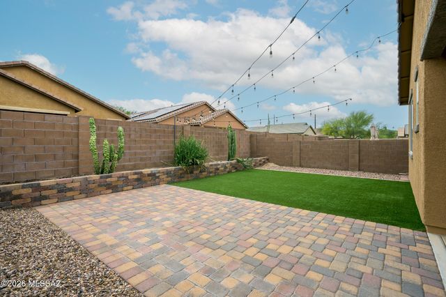 8670 N Genoa Court, Tucson, AZ 85742